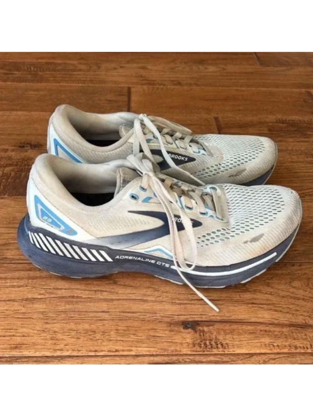 Brooks Adrenaline GTS 23 Road Running Shoes Light Gray Blue Womens Size 8.5